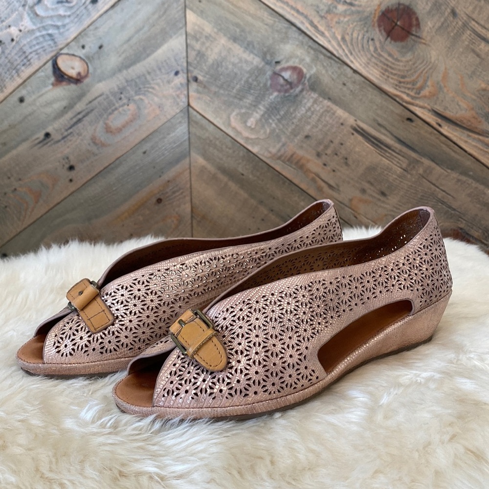 gentle souls Kenneth Cole 7.5